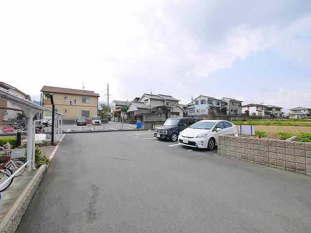 Ｃross　Ｒoad（クロス　ロード）の駐車場|駐車場完備です