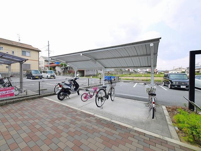 Ｃross　Ｒoad（クロス　ロード）のその他共用部分|屋根付き駐輪場です