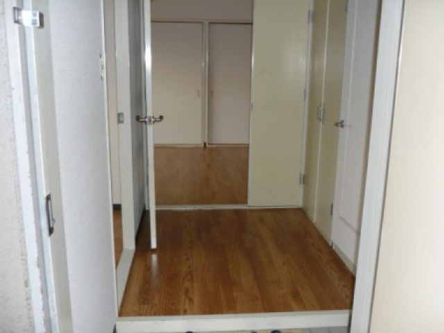 【玄関】 | ラインプラザ本郷 | 同タイプの別部屋写真です。