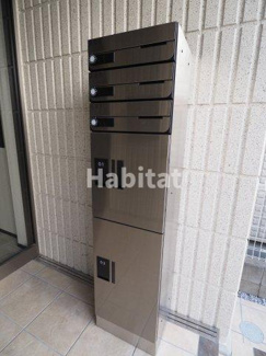 【その他共用部分】 | 不在時のお荷物管理にも便利な宅配ボックス！玄関前に設置です