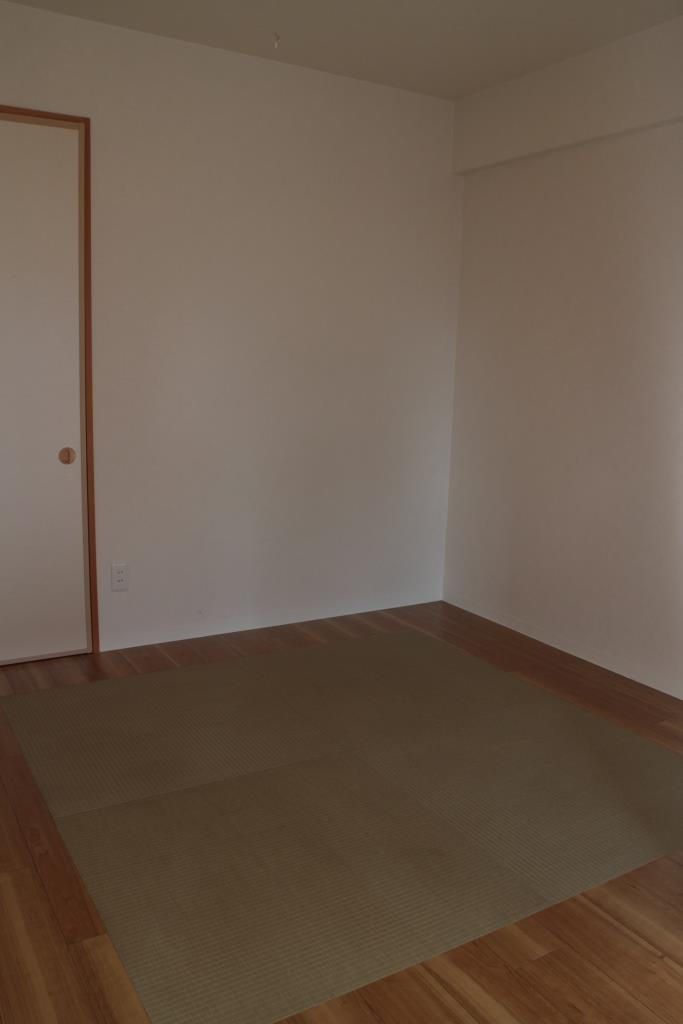 エグゼ神宮前の和室|琉球畳風のおしゃれな和室4.1帖