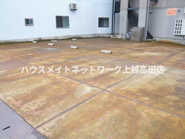 ＳＴＵＤＩＯ・ＦＬＡＴの駐車場|消雪付駐車場