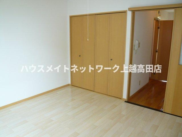 ＳＴＵＤＩＯ・ＦＬＡＴの内装|洋室8.0帖（参考同型103号室室内写真）