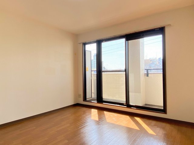 滝山ビル の洋室