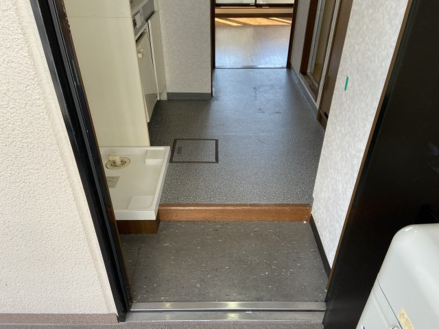 滝山ビル の玄関