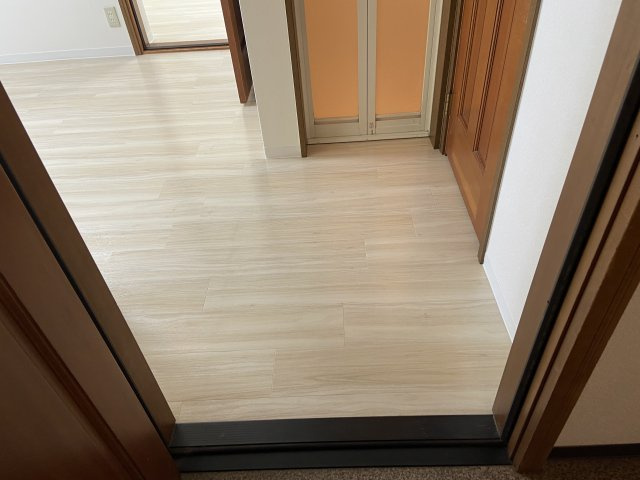 西川ハイツの玄関