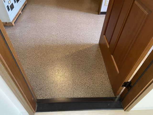 西川ハイツの玄関