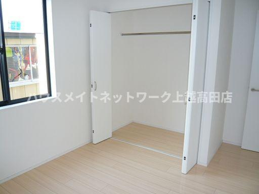 オレンジヒルズＪ１の収納|洋室6.9帖収納