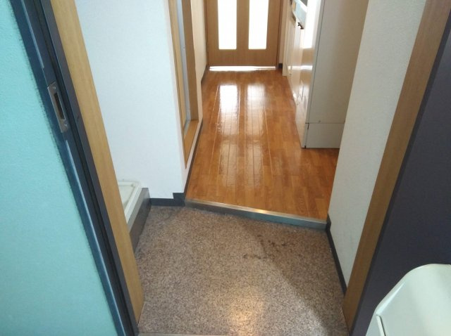 ユニバーシティ丸光Ⅱの玄関