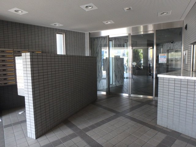 ユニバーシティ丸光Ⅱのエントランス