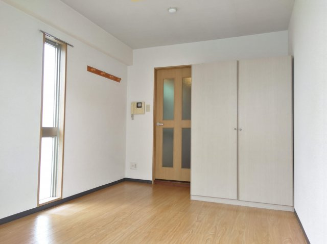 ユニバーシティ丸光Ⅱの居間・リビング