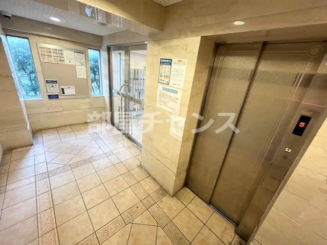 エクセルシオール栄のロビー