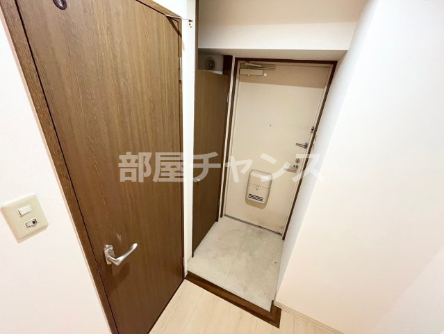 エクセルシオール栄の玄関