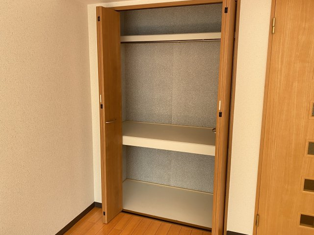 カリヨン新田辺の収納