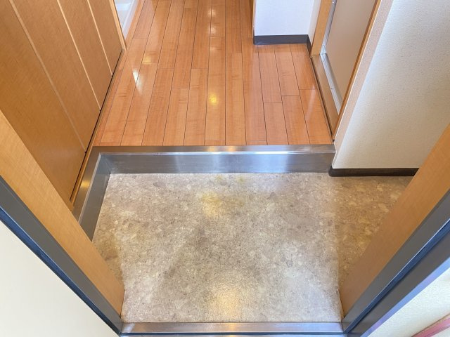 カリヨン新田辺の玄関