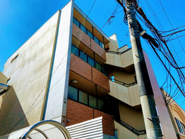 カリヨン新田辺の外観