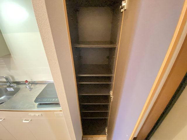シャトー同志社前の収納