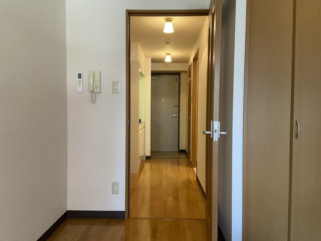 シャトー同志社前の内装