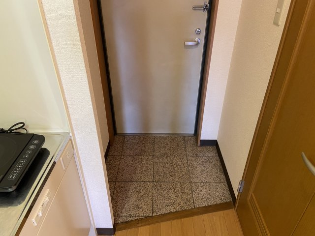 シャトー同志社前の玄関