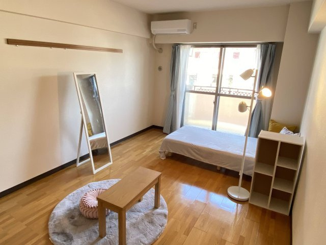 シャトー同志社前の居間・リビング|モデルルームです。家具は付属しておりません。
