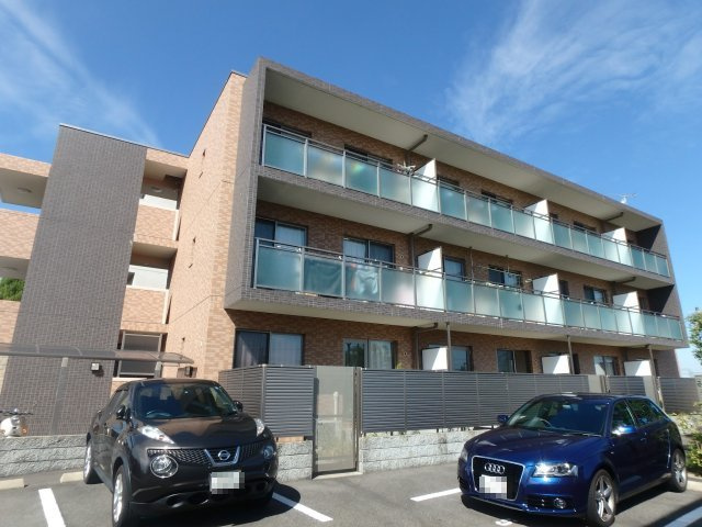 ウイングコートの駐車場