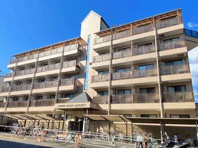 ノースリバーハイツの外観