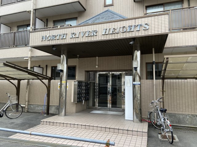 ノースリバーハイツのエントランス