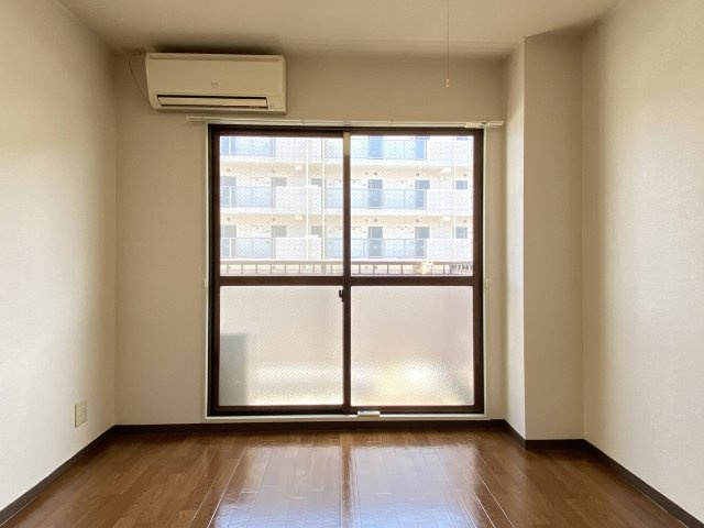 ノースリバーハイツの居間・リビング