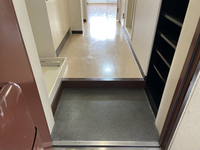 スカイハイツ三山木の玄関
