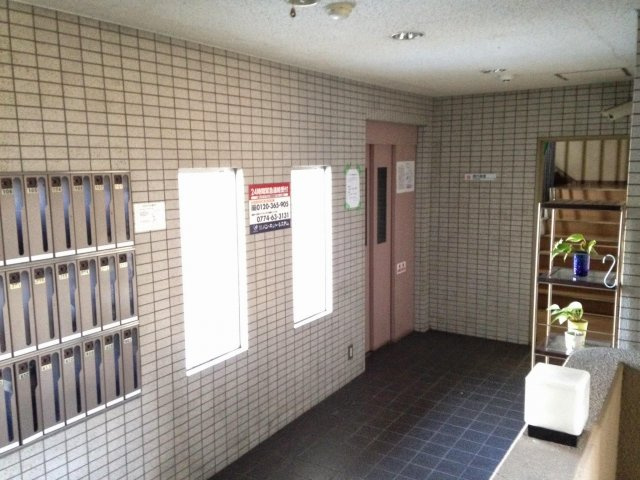 スカイハイツ三山木のエントランス