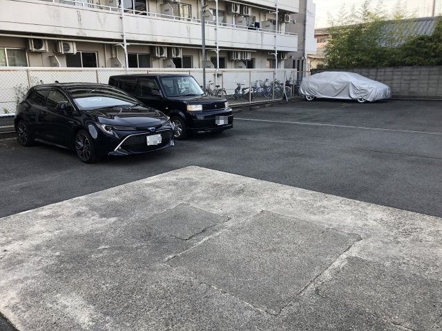 スカイハイツ三山木の駐車場