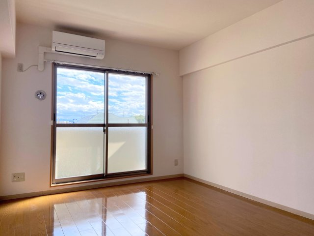 グランディール２２の洋室