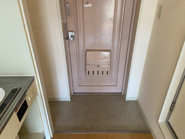メゾン市川弐番館の玄関