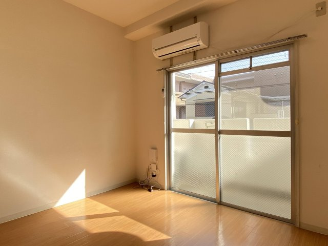 メゾン市川弐番館の居間・リビング