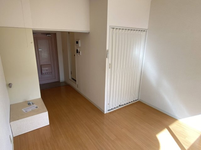 メゾン市川弐番館の居間・リビング