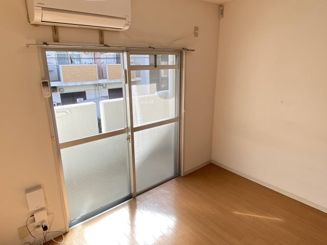 メゾン市川弐番館の洋室