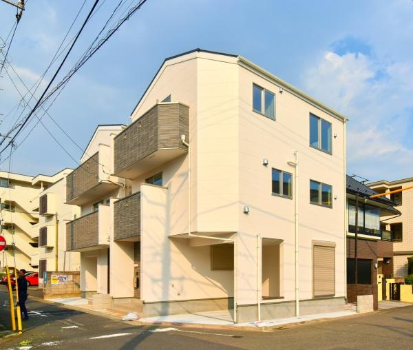 川崎市幸区小向仲野町の新築一戸建の前面道路含む現地写真|周辺環境も合わせてご案内させて頂きます！
お気軽にお問い合わせ下さい！