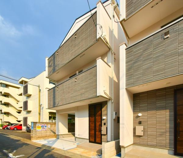 川崎市幸区小向仲野町の新築一戸建の外観|閑静な住宅地でゆったりとお過ごし頂けます。
現地と合わせて周辺環境もご案内致します。