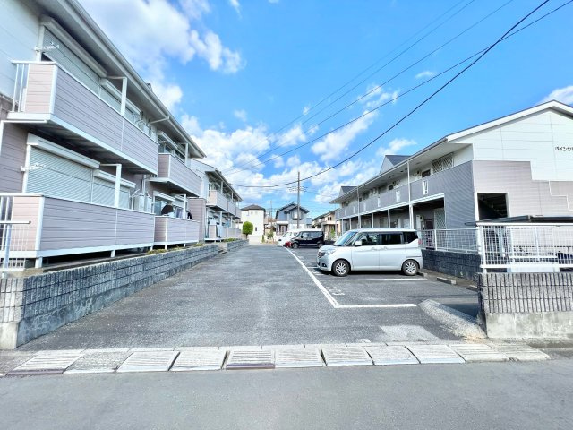 パインツリーの駐車場