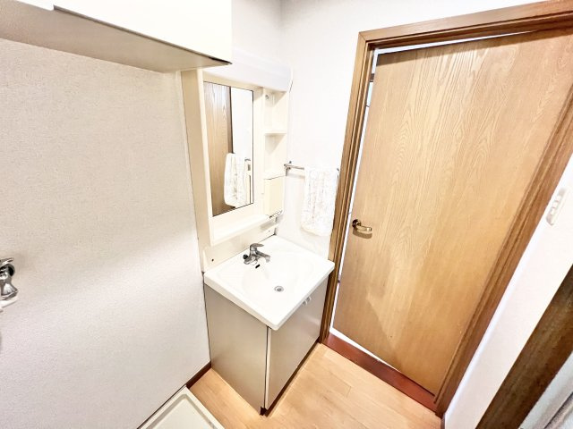 パインツリーの独立洗面台|※別部屋参考写真