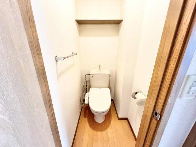 パインツリーのトイレ|※別部屋参考写真