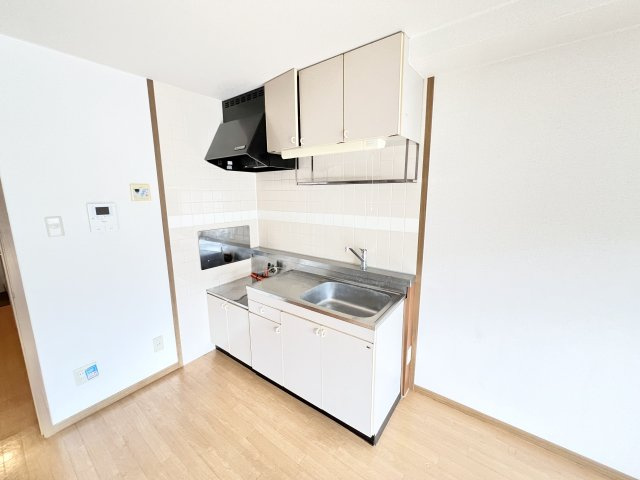 パインツリーのキッチン|※別部屋参考写真