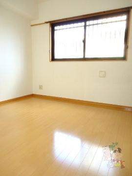 コート・ラベンダー北長瀬の居間・リビング|洋室