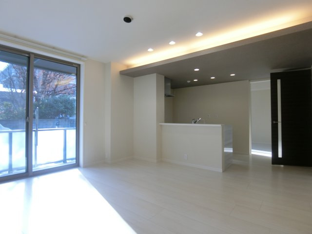 シャーメゾンエグゼクティブ東福原の居間・リビング