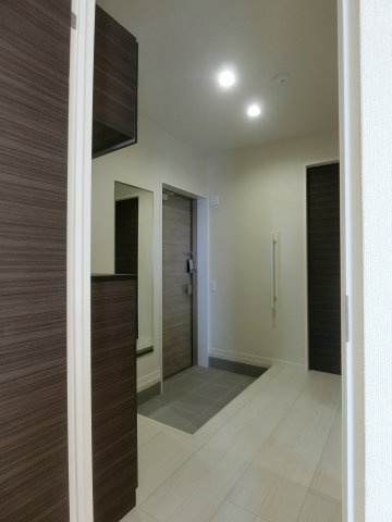 シャーメゾンエグゼクティブ東福原の玄関