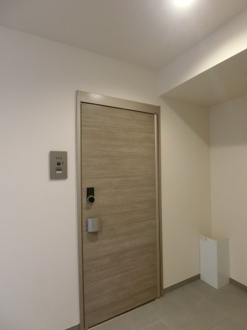 シャーメゾンエグゼクティブ東福原の玄関