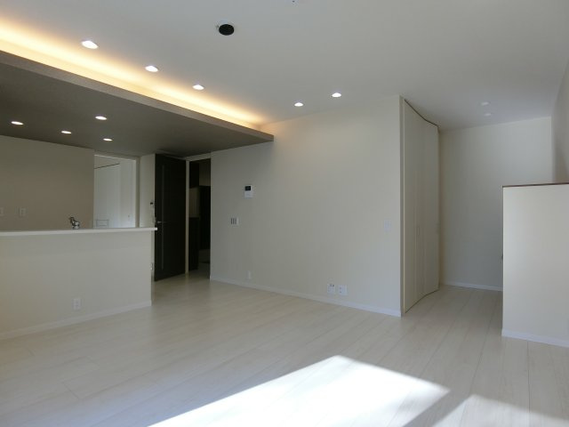 シャーメゾンエグゼクティブ東福原の居間・リビング