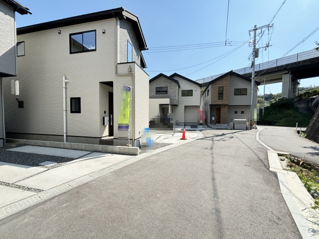 新築戸建　伴中央4丁目（2号棟/4号棟）の前面道路含む現地写真
