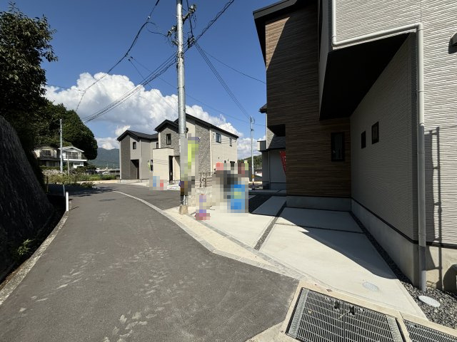 新築戸建　伴中央4丁目（2号棟/4号棟）の前面道路含む現地写真