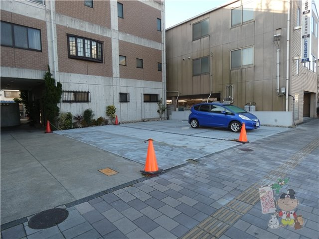 岡山市北区富田町１丁目の駐車場の外観